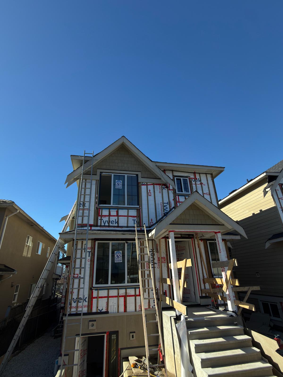 Modern mixed cladding home